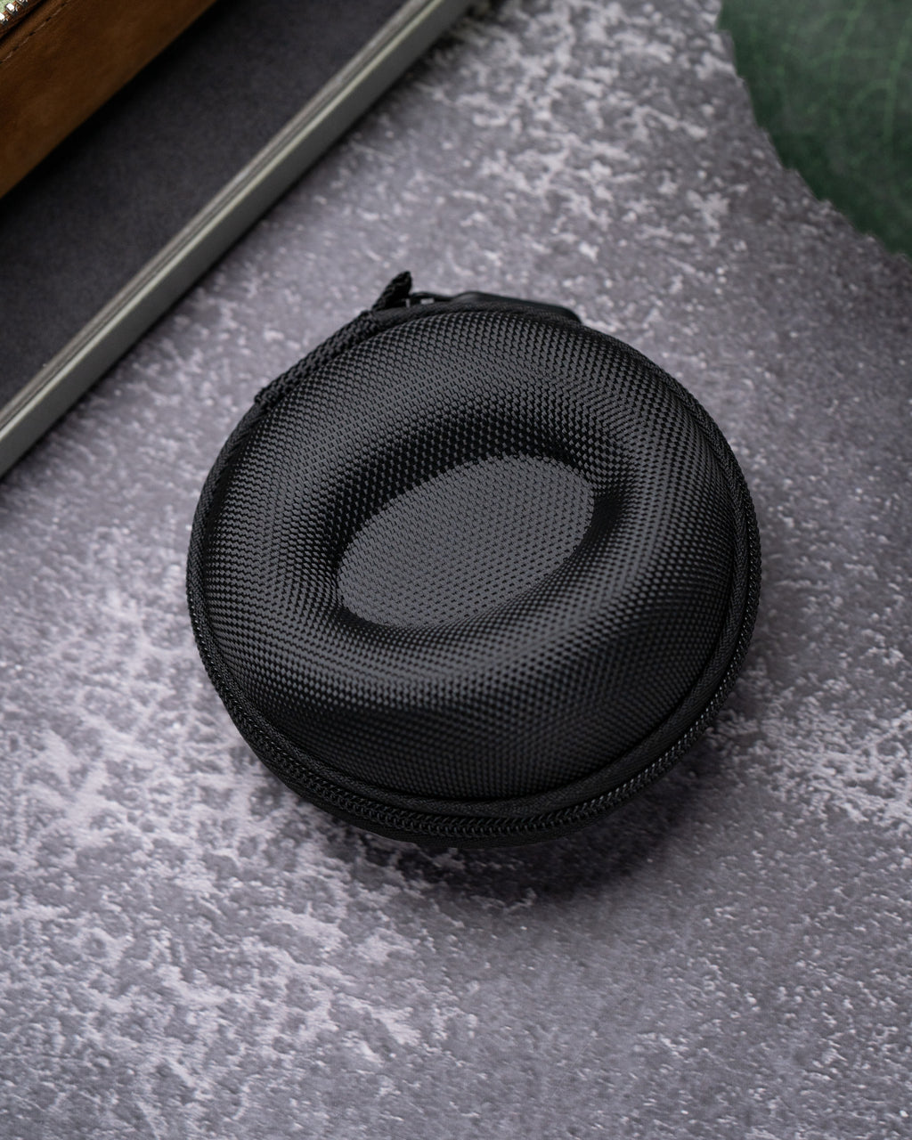 Clam shell watch case
