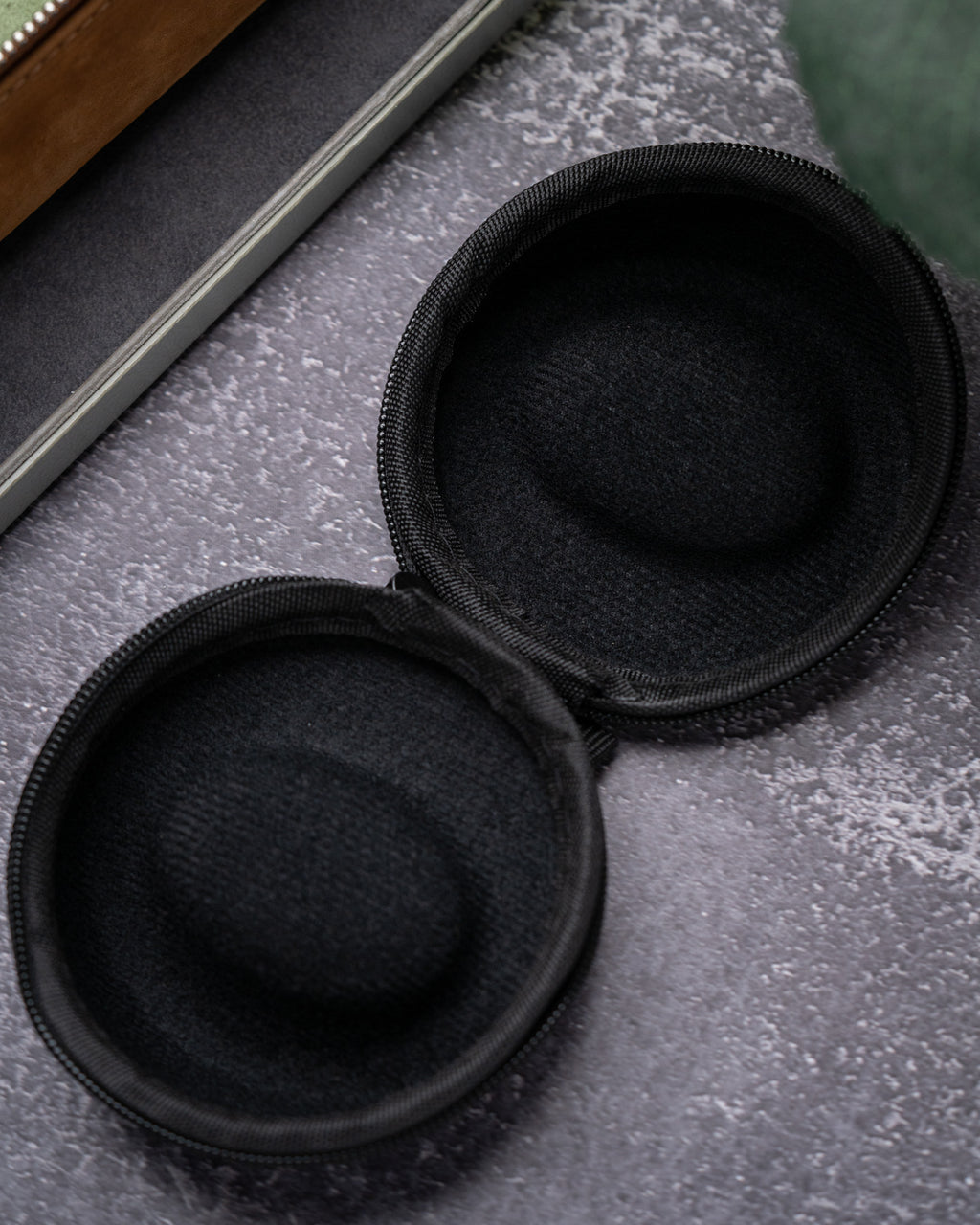 Clam shell watch case