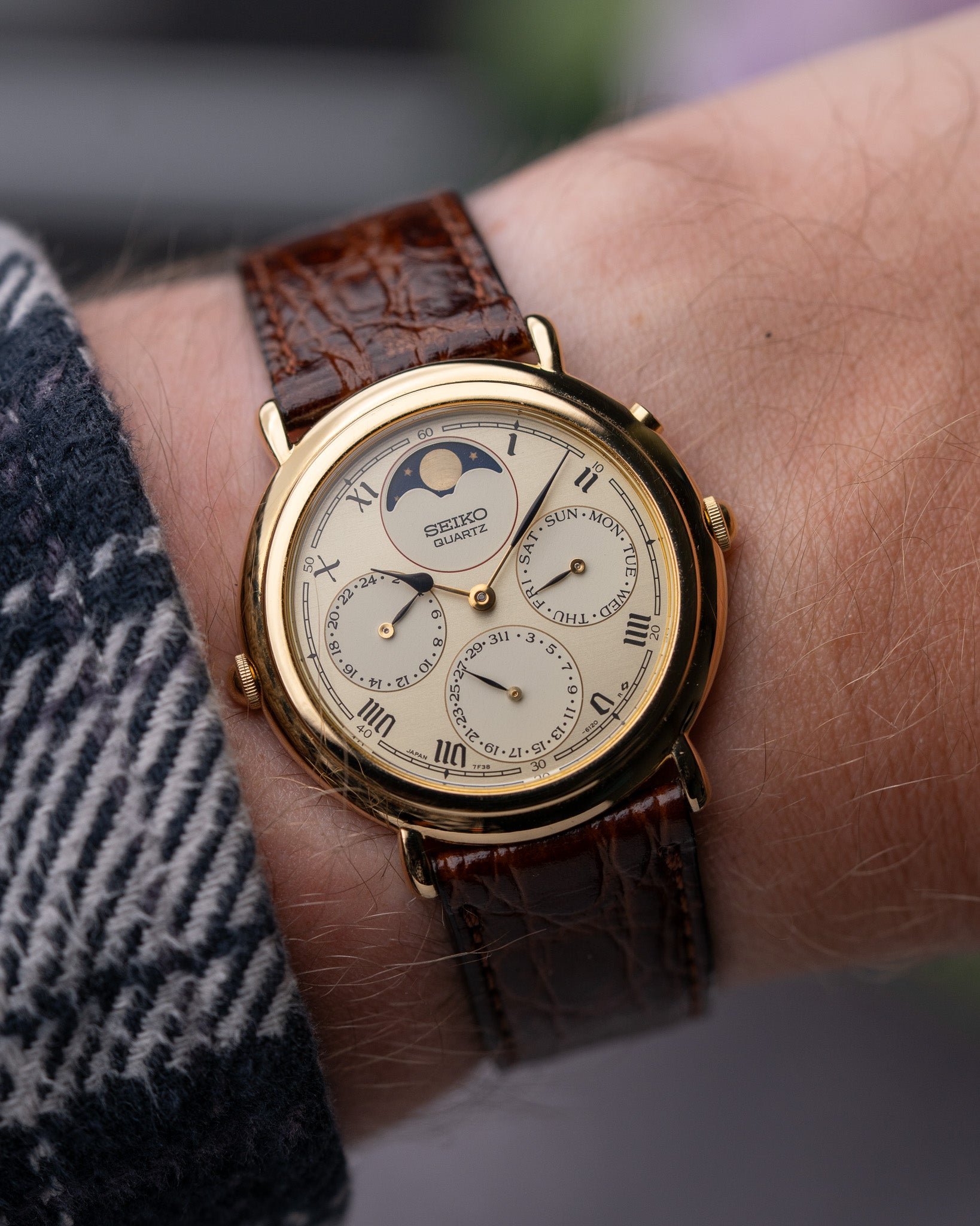 Seiko 7F38-6140 Day+Date, GMT, Moonphase
